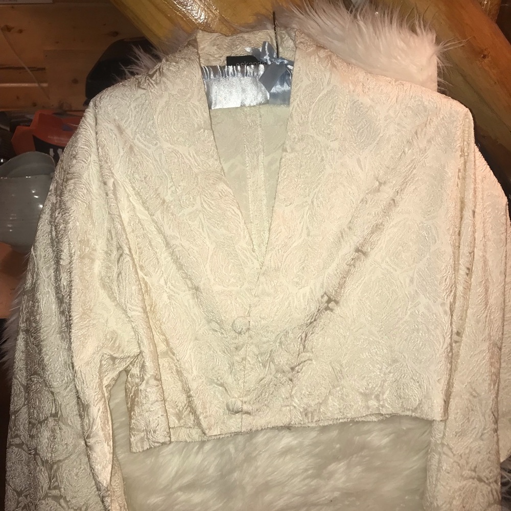 White/cream textured crop blazer! - Picture 2 of 8